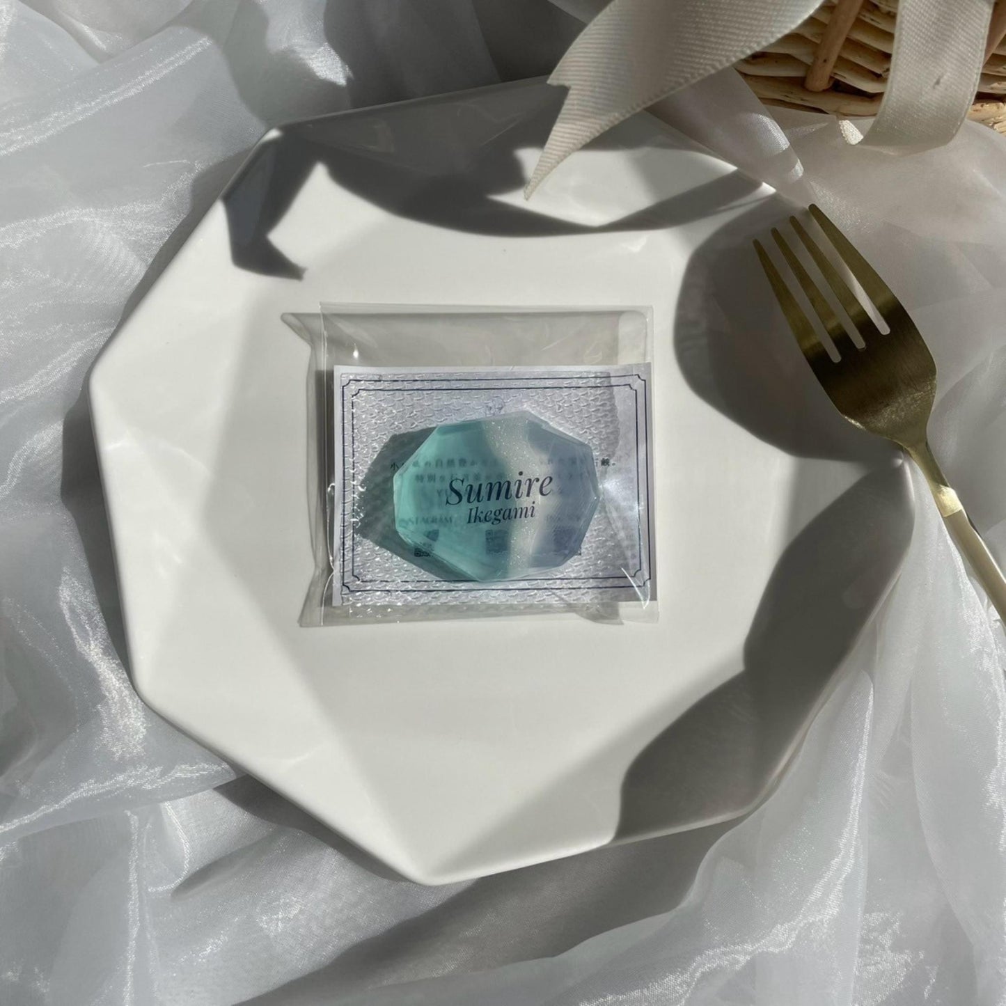 【YURAM席札石鹸】4種類の宝石石鹸と花の香りのハンドソープ（ランダムカラー）