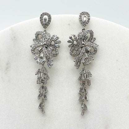 【ピアス・イヤリング】Ella tassel ウェディング ブライダルアクセサリー ピアス / イヤリング [ AM-120 ]【結婚式 ピアス イヤリング】