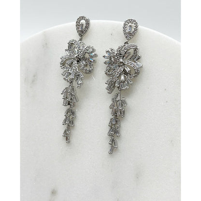 【ピアス・イヤリング】Ella tassel ウェディング ブライダルアクセサリー ピアス / イヤリング [ AM-120 ]【結婚式 ピアス イヤリング】