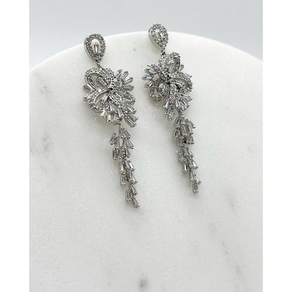 【ピアス・イヤリング】Ella tassel ウェディング ブライダルアクセサリー ピアス / イヤリング [ AM-120 ]【結婚式 ピアス イヤリング】