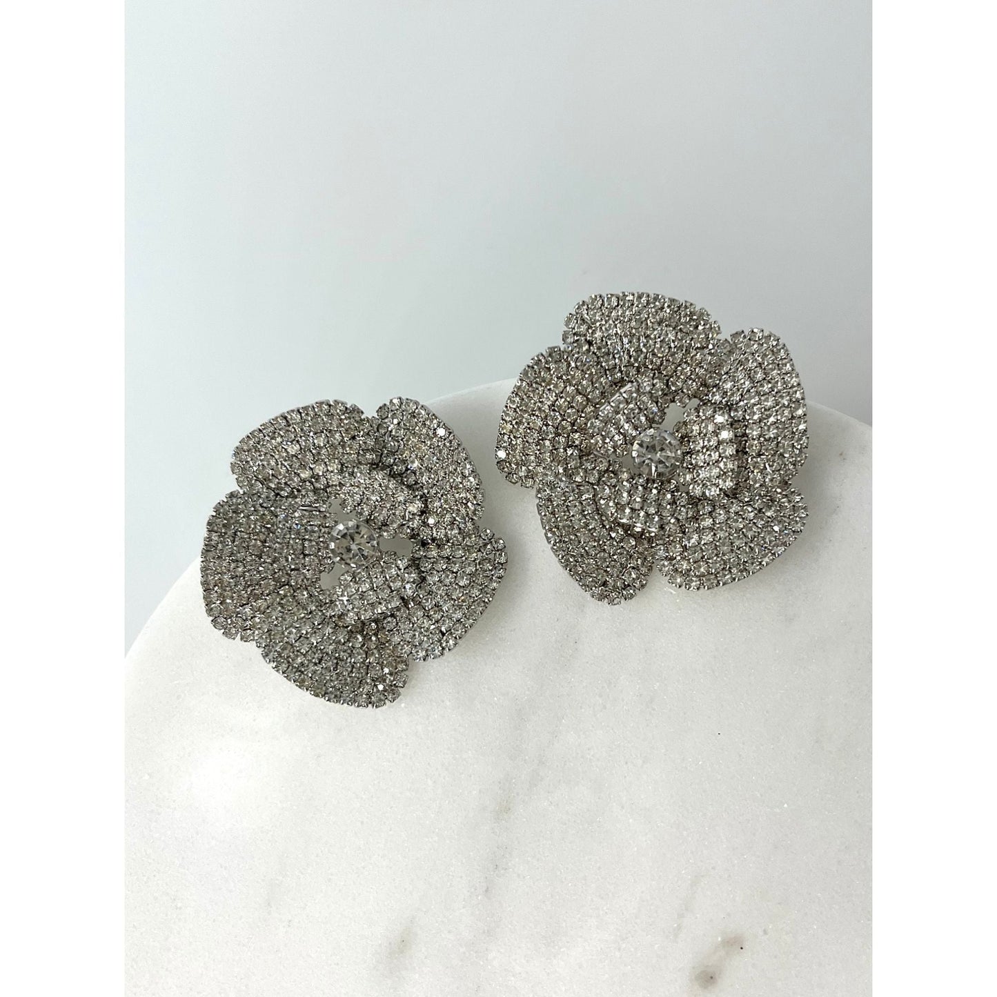 【ピアス・イヤリング】Camellia ウエディング ブライダルアクセサリー ピアス / イヤリング [ AM-30 ]【結婚式 ピアス イヤリング】