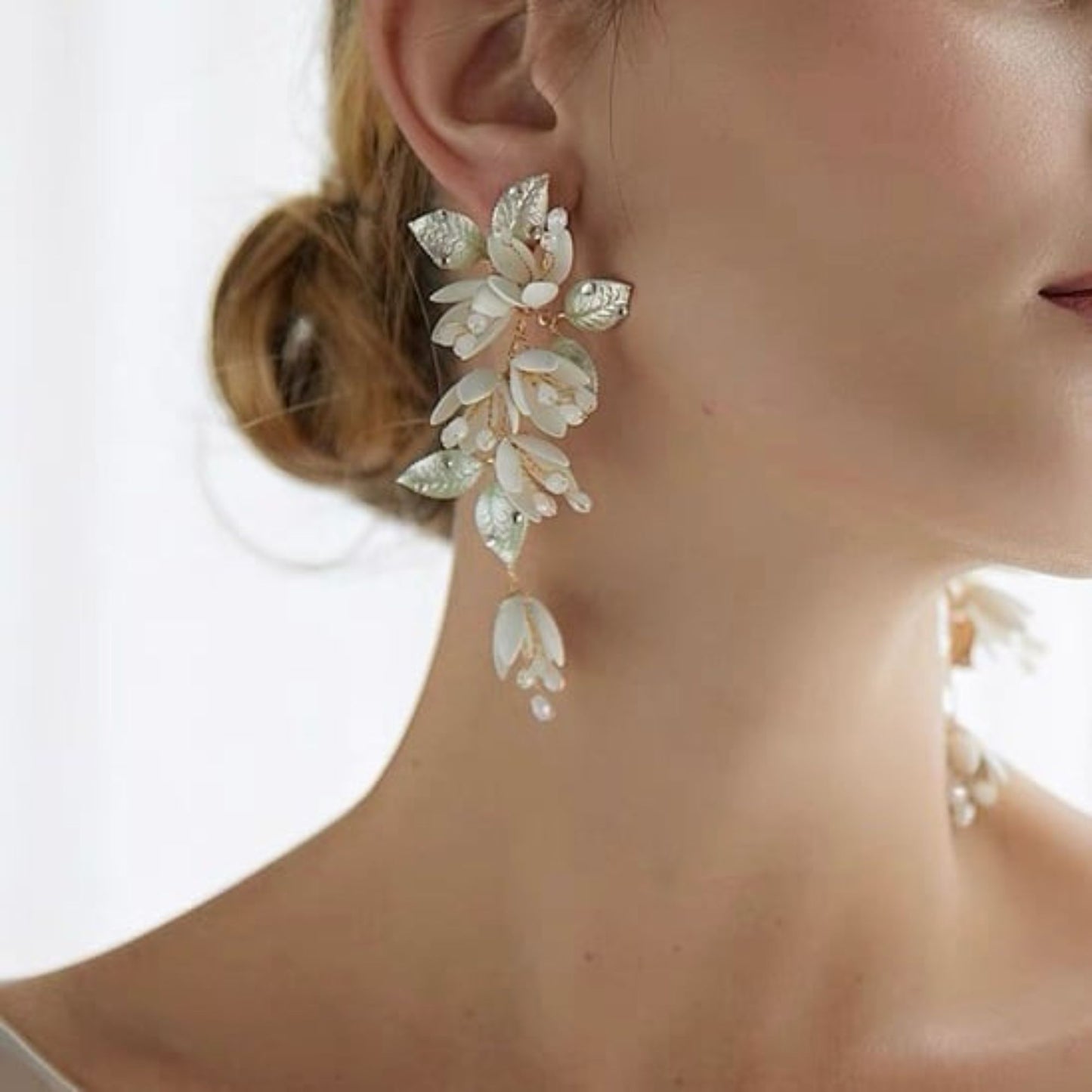 【ピアス・イヤリング】laura flower ウェディングアクセサリー ピアス / イヤリング [ AM-47 ]【結婚式 ピアス イヤリング】