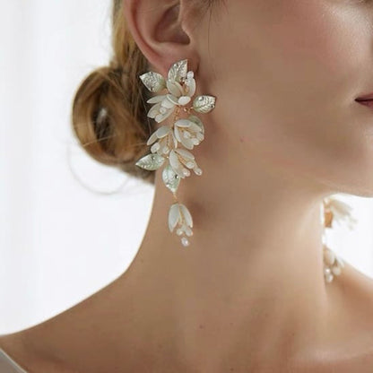 【ピアス・イヤリング】laura flower ウェディングアクセサリー ピアス / イヤリング [ AM-47 ]【結婚式 ピアス イヤリング】