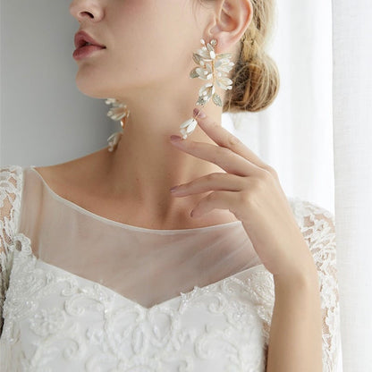 【ピアス・イヤリング】laura flower ウェディングアクセサリー ピアス / イヤリング [ AM-47 ]【結婚式 ピアス イヤリング】