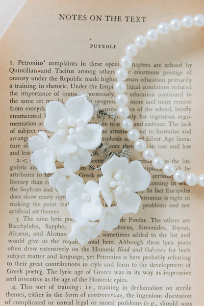 【ピアス・イヤリング】オリーブ ブライダルアクセサリー ウェディング フラワーピアス / イヤリング [ AM-168 ]【結婚式 イヤリング】