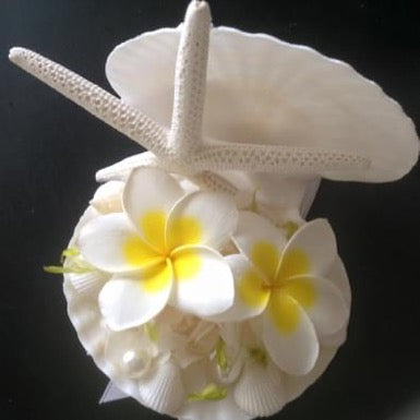 「PUA ALLY (プアアリ)」貝殻のリングピロー プルメリア(造花)