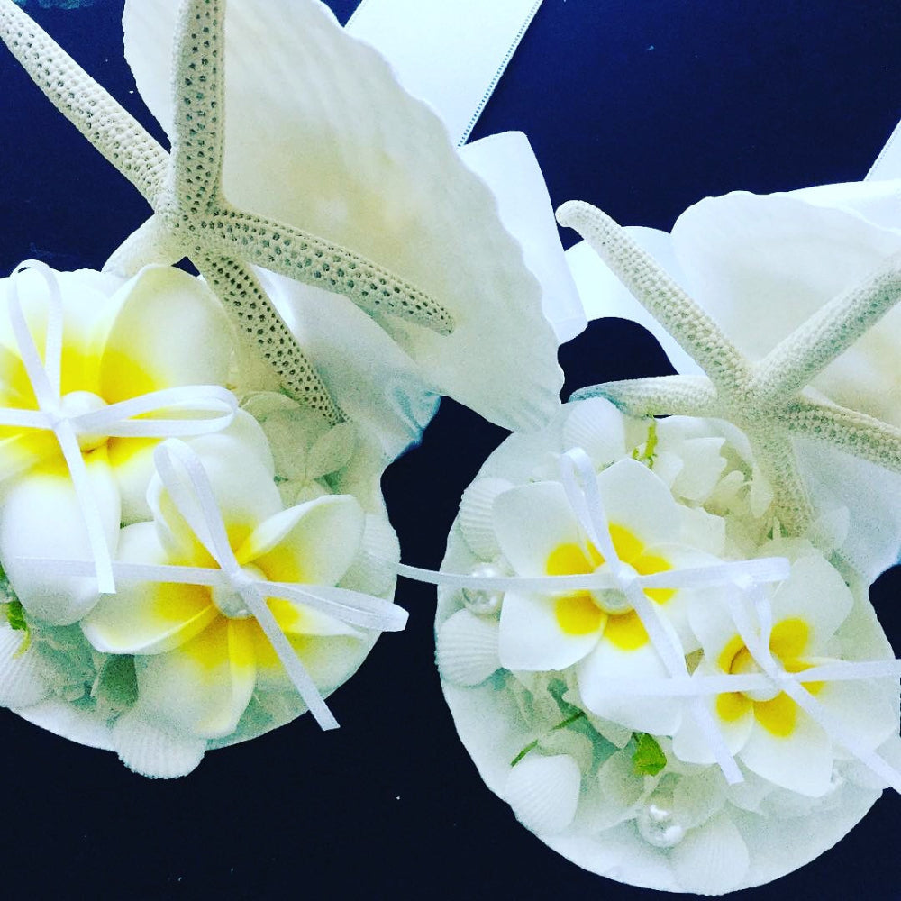 「PUA ALLY (プアアリ)」貝殻のリングピロー プルメリア(造花)