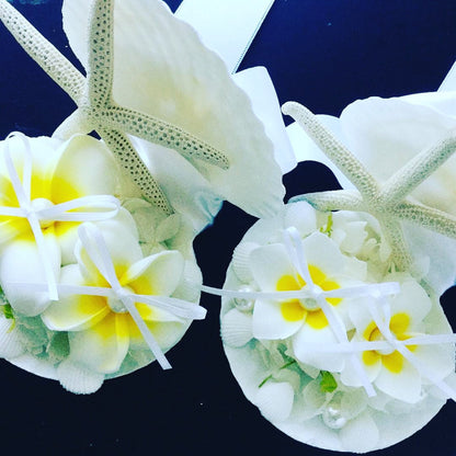 「PUA ALLY (プアアリ)」貝殻のリングピロー プルメリア(造花)