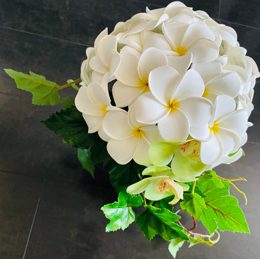 プルメリアブーケ「Lea」喜び&幸福 
【結婚式 フラワー 造花 ブーケ ブートニア】
