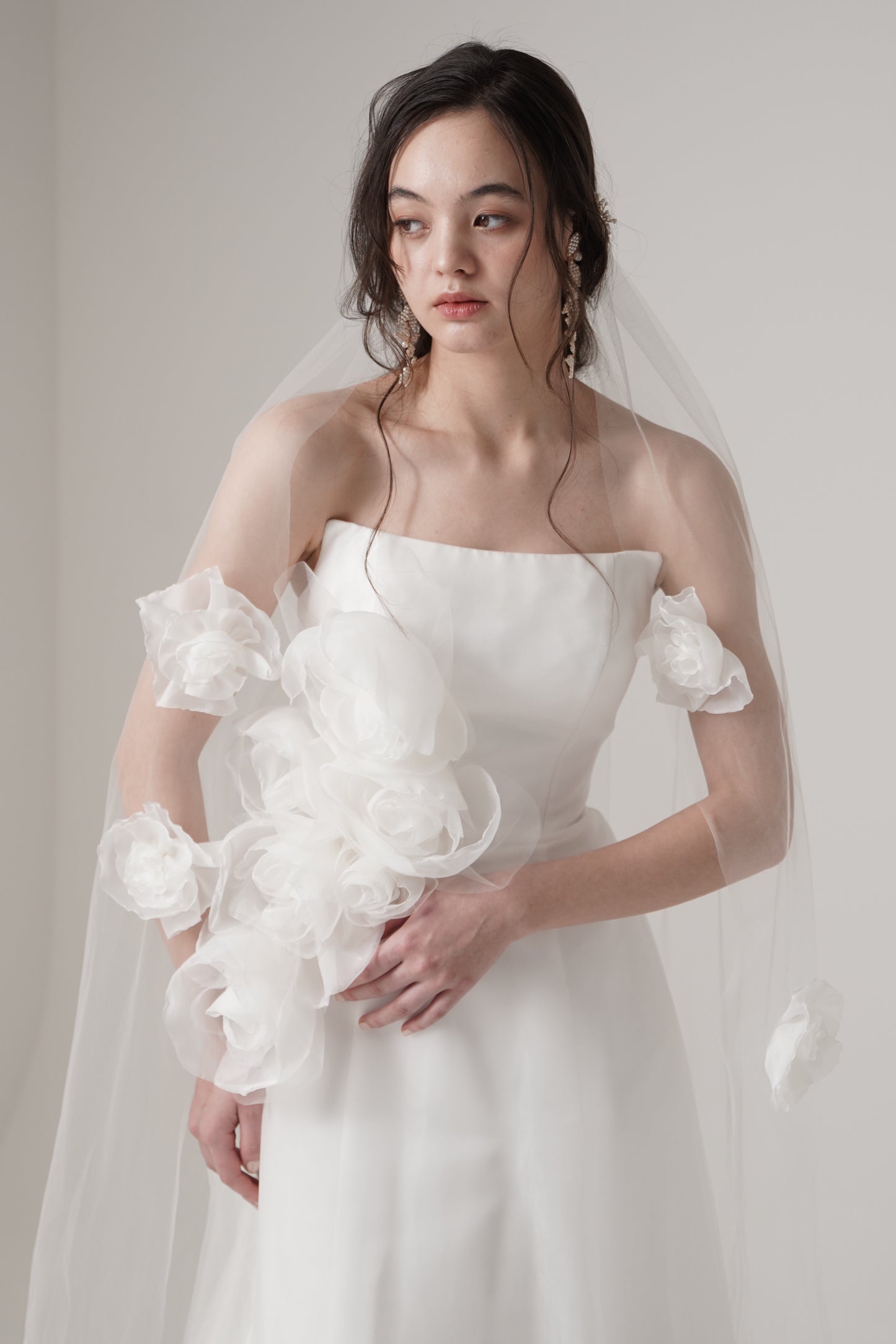ÉCLORA【結婚式 ウェディングドレス レンタル】