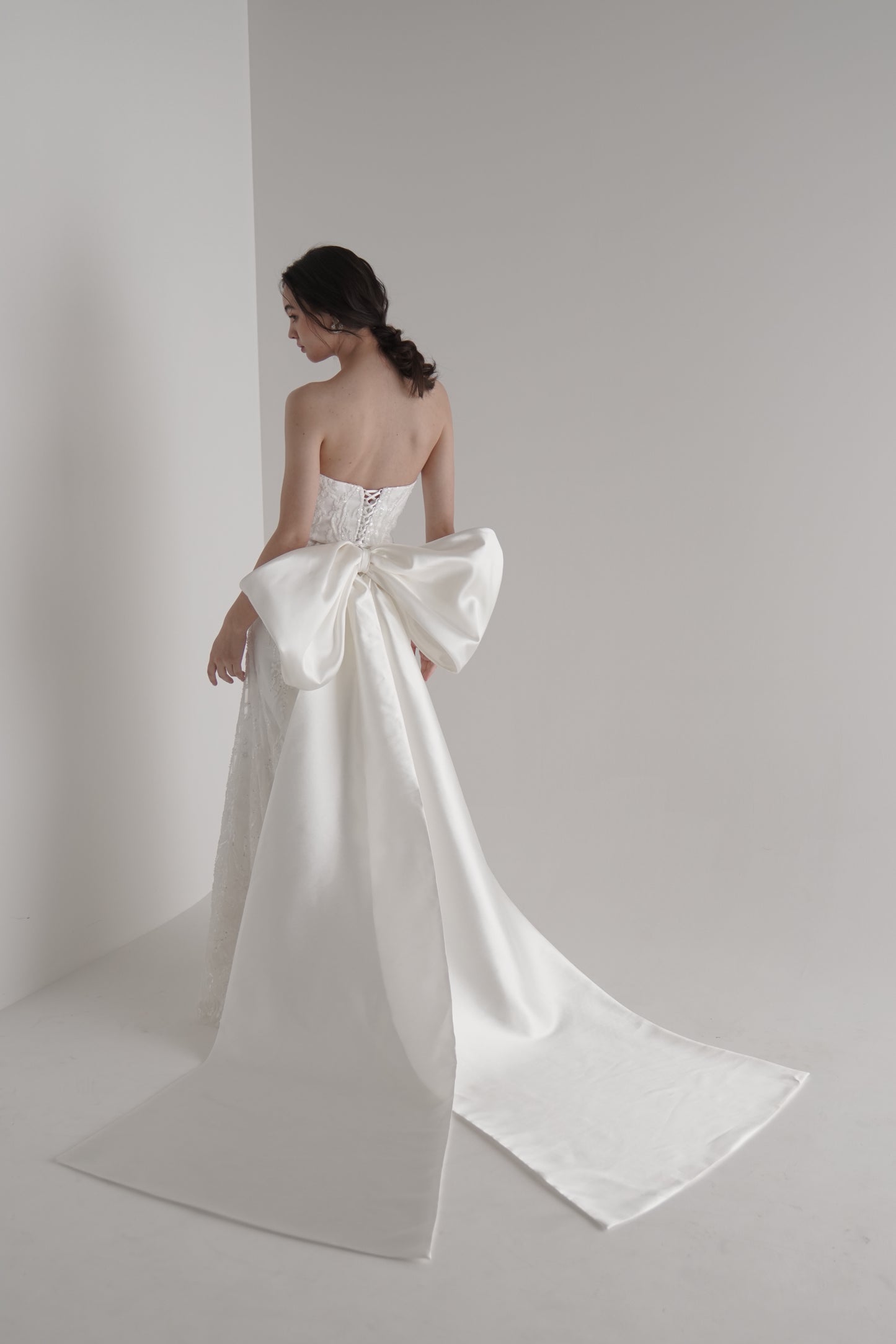 Aube【結婚式 ウェディングドレス レンタル】
