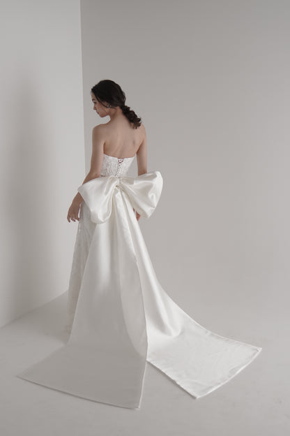 Aube【結婚式 ウェディングドレス レンタル】