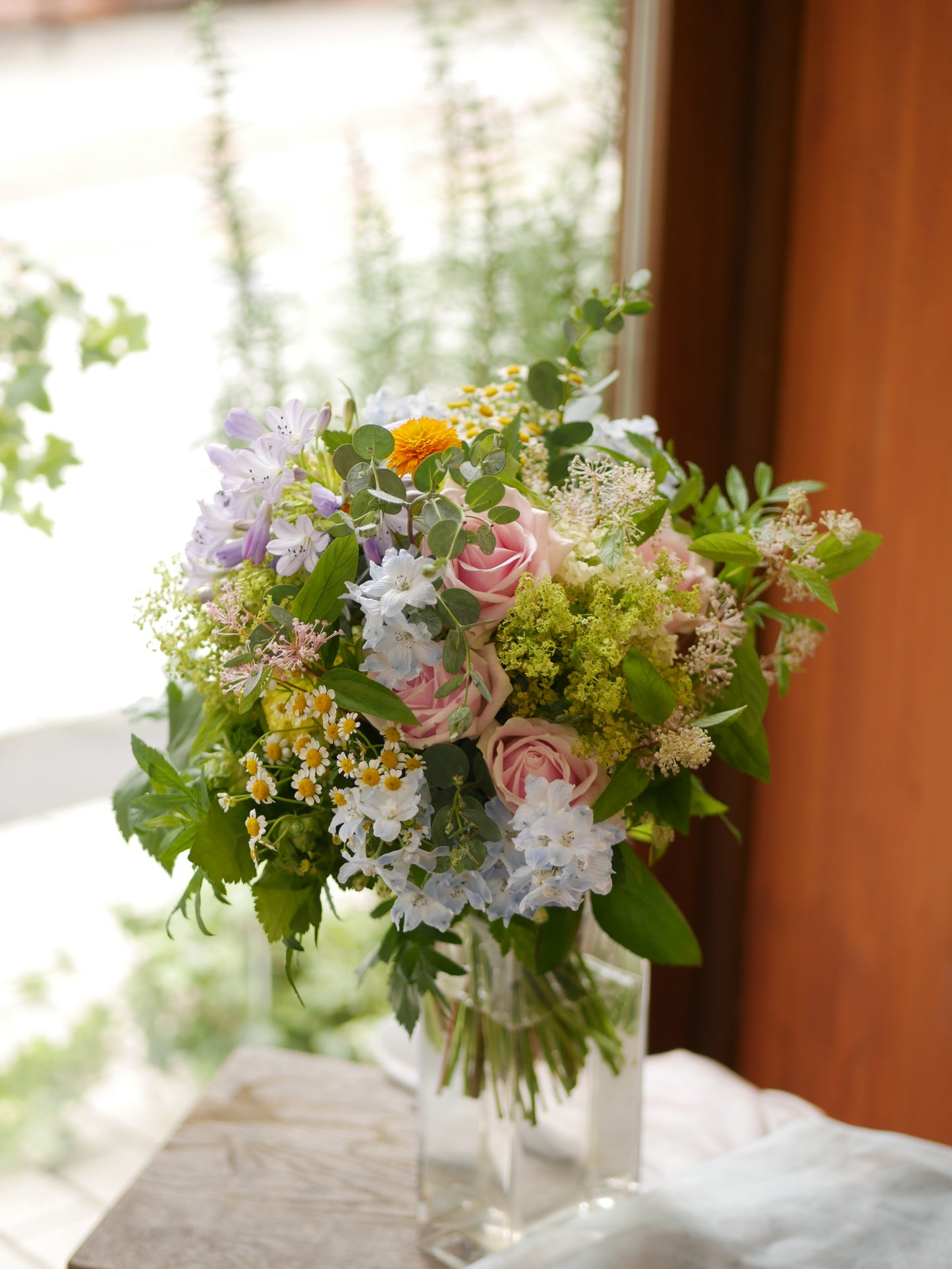《生花》バラと小花の野の花ブーケ《結婚式 生花 フラワー ブライダル》