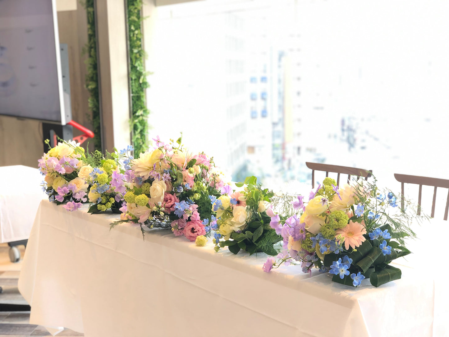 《生花》優しい色合いのパステルカラーメインテーブル《結婚式 生花 フラワー ブライダル》