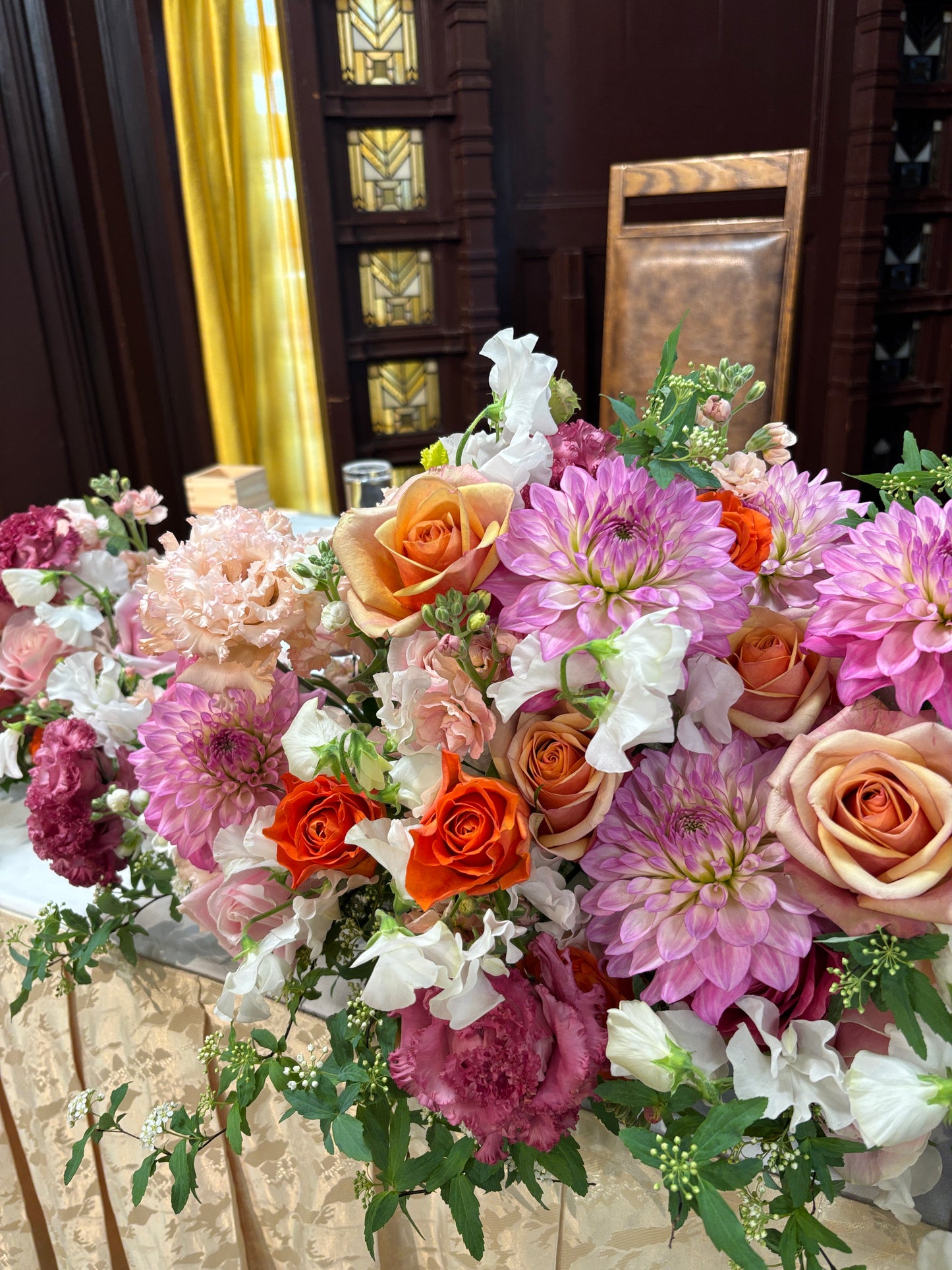 《生花》ダリアとオレンジバラのグラデーションメインテーブル《結婚式 生花 フラワー ブライダル》