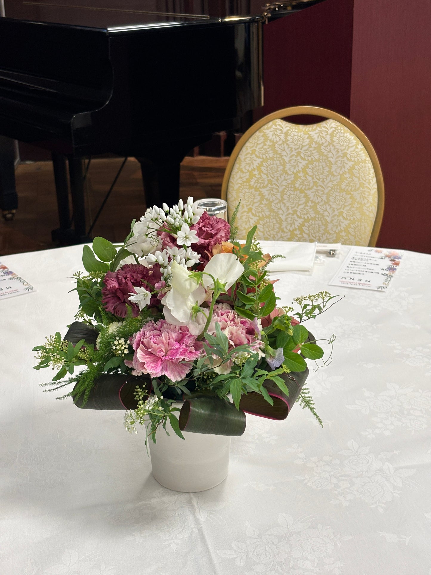 《生花》オレンジとくすみピンクのグラデーションゲストテーブル《結婚式 生花 フラワー ブライダル》