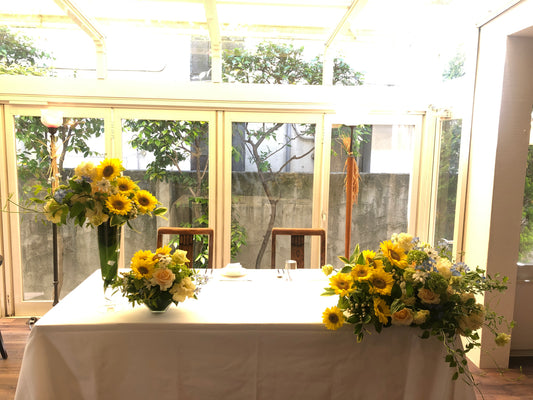 《生花》ヒマワリと薔薇のメインテーブル《結婚式 生花 フラワー ブライダル》