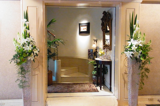 《生花》カラーとユリのスタイリッシュ会場装花《結婚式 生花 フラワー ブライダル》