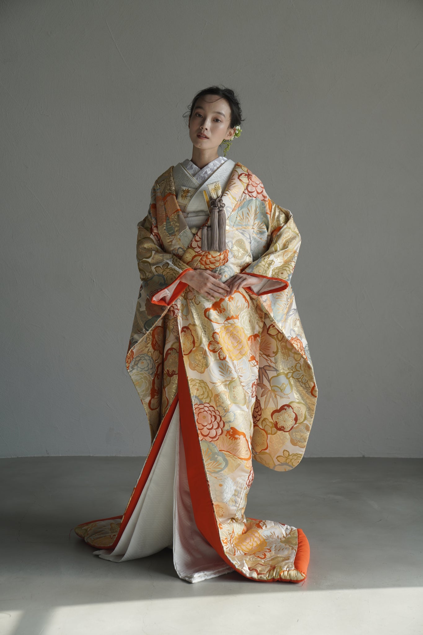 ⾦彩に薫る花綾の舞【結婚式 和装 色打掛 レンタル】