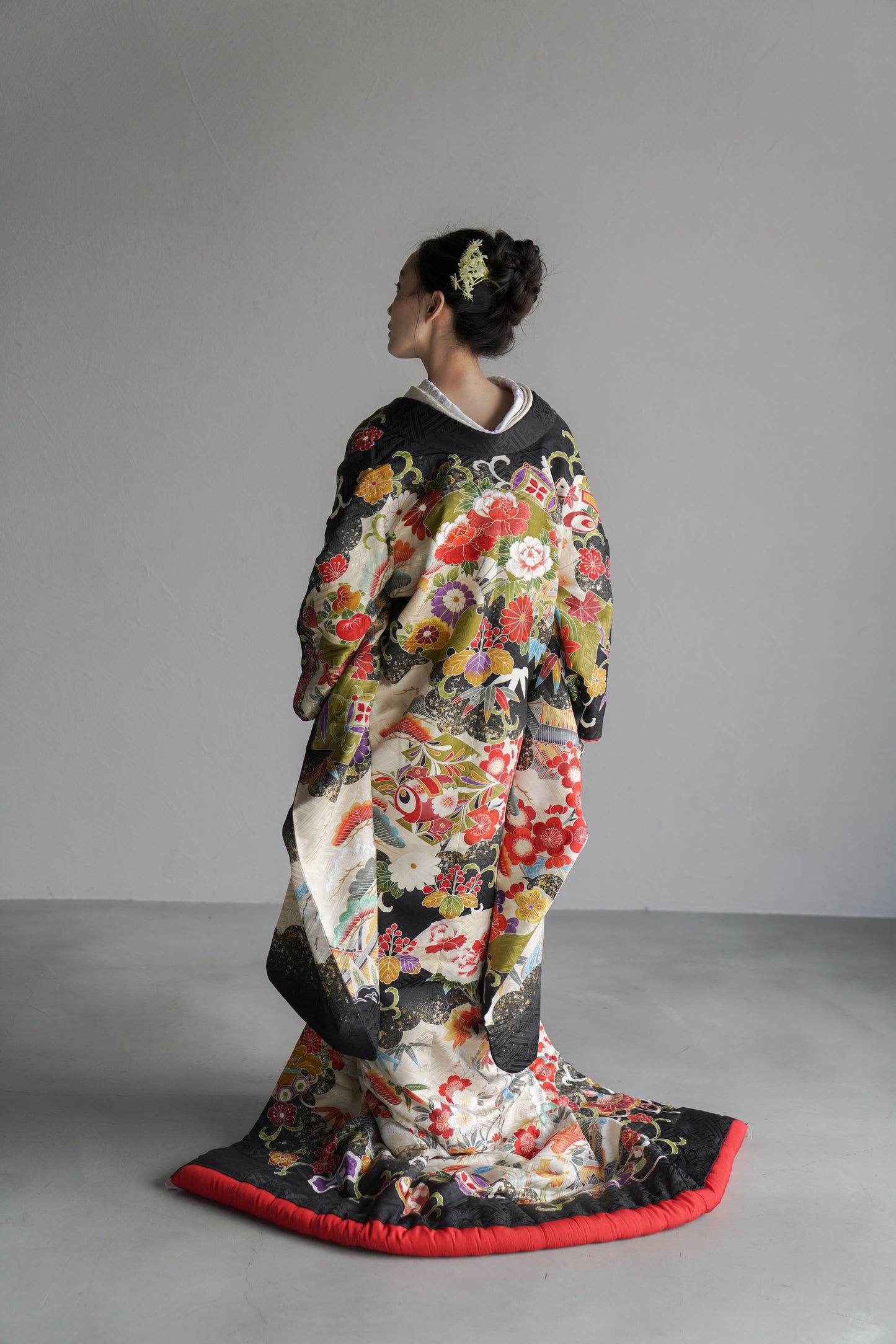 金雲に花々の宴【結婚式 和装 色打掛 レンタル】