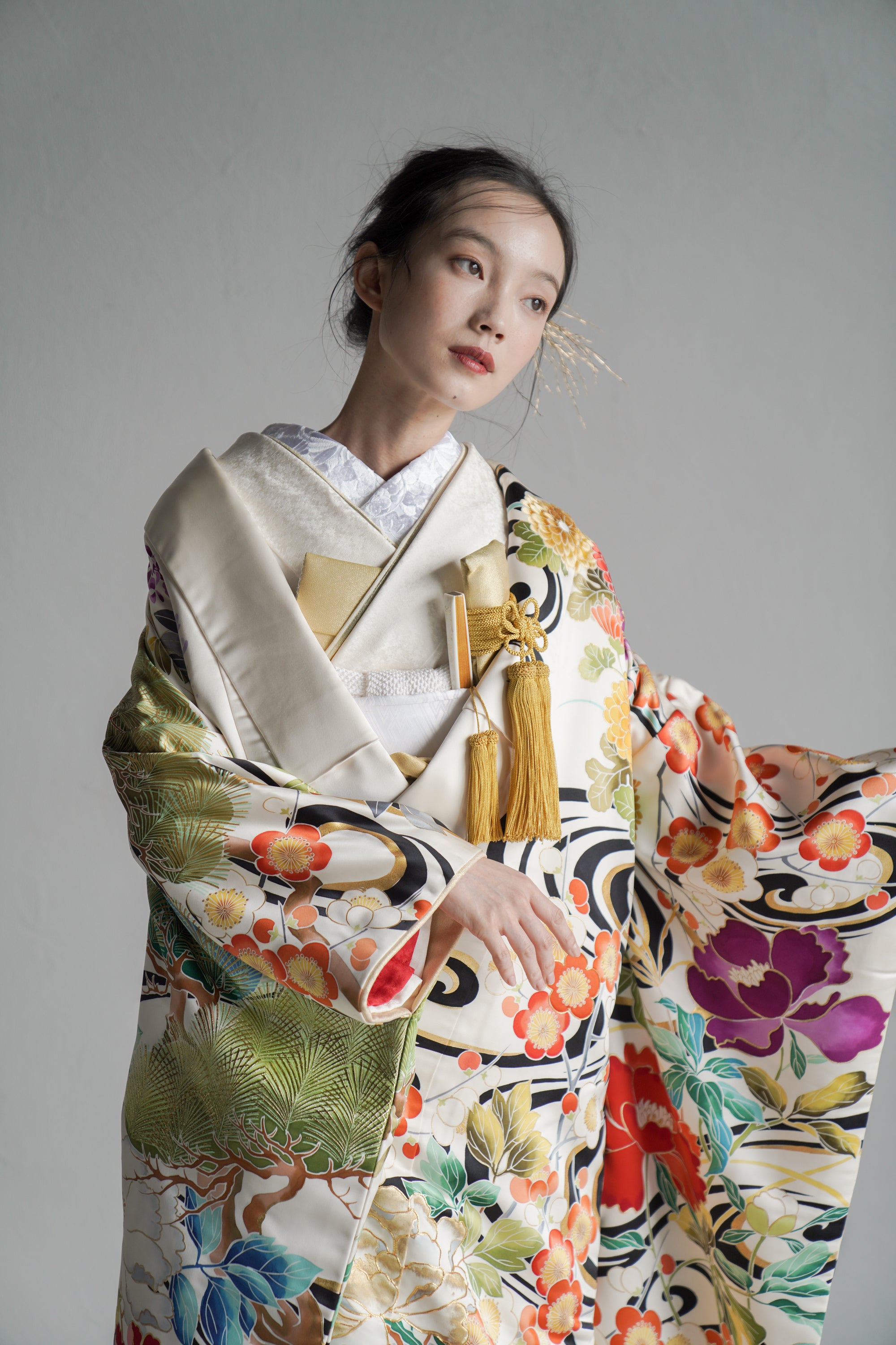 花舞う金彩の流れ 【結婚式 和装 色打掛 レンタル】 – 結婚式準備