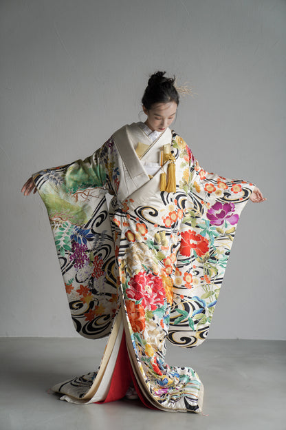 花舞う金彩の流れ
【結婚式 和装 色打掛 レンタル】