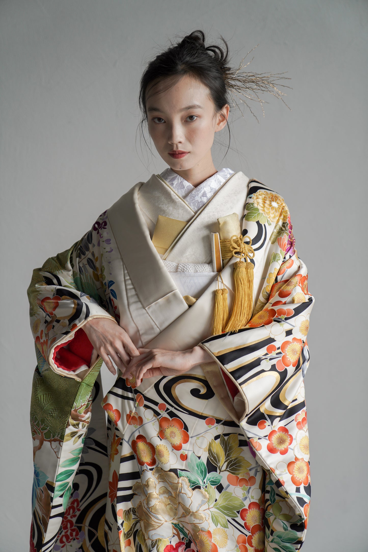 花舞う金彩の流れ
【結婚式 和装 色打掛 レンタル】