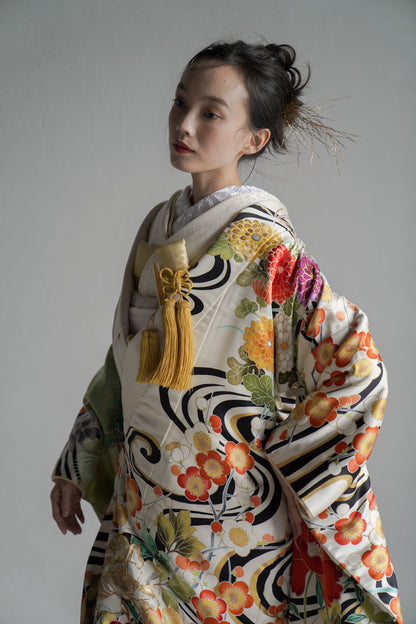 花舞う金彩の流れ
【結婚式 和装 色打掛 レンタル】