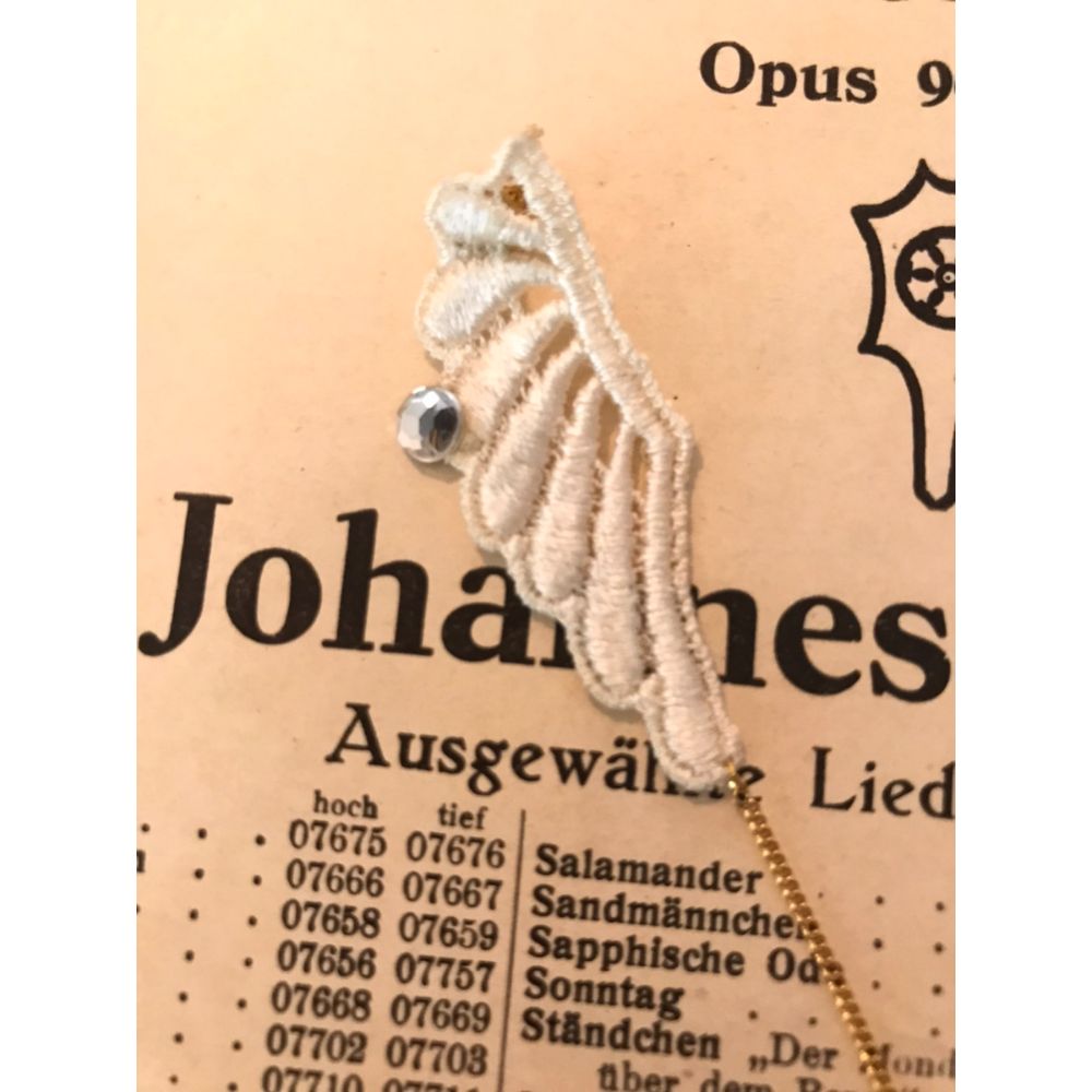 羽レースのロングチェーンピアス【右耳用】 【結婚式 ピアス イヤリング】