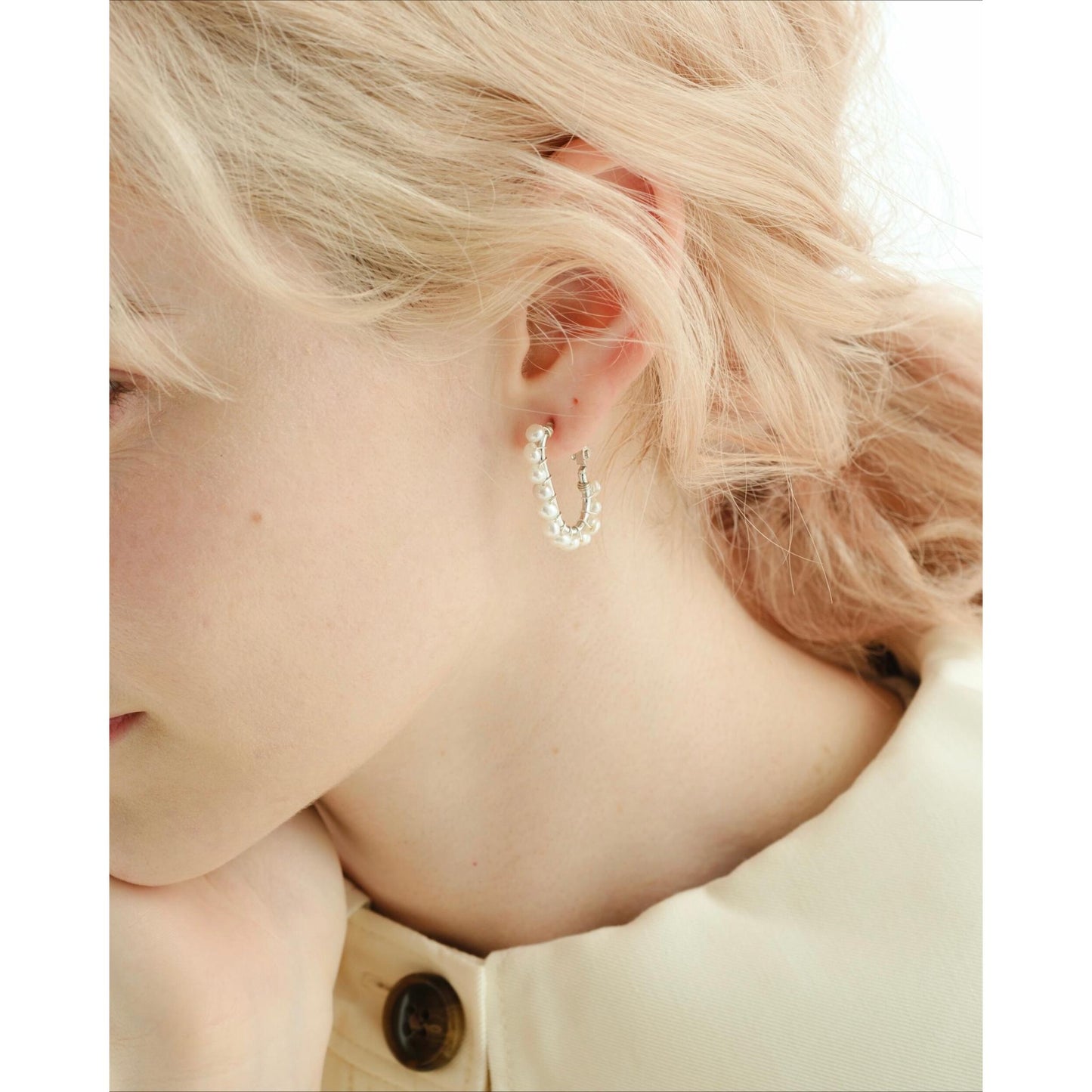 silver oval pearl hoop