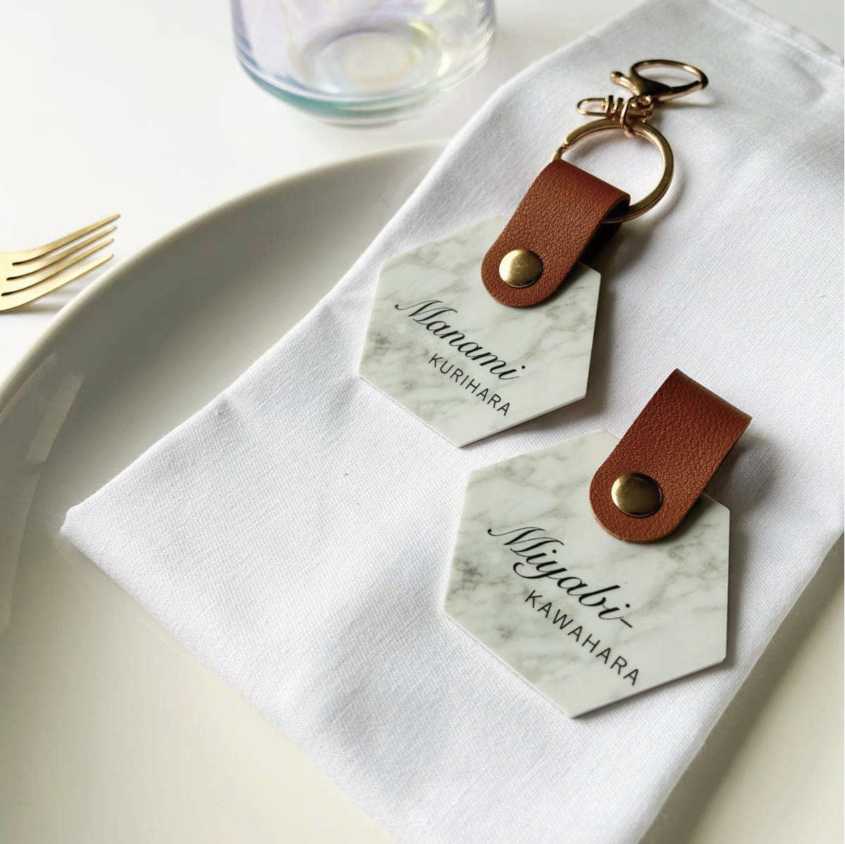 「1個から購入可能」大理石タイル風 席札 ヘキサゴン エスコートカード アクリル ネームタグ ラゲッジタグ ニュアンス【結婚式 ペーパー 席札】