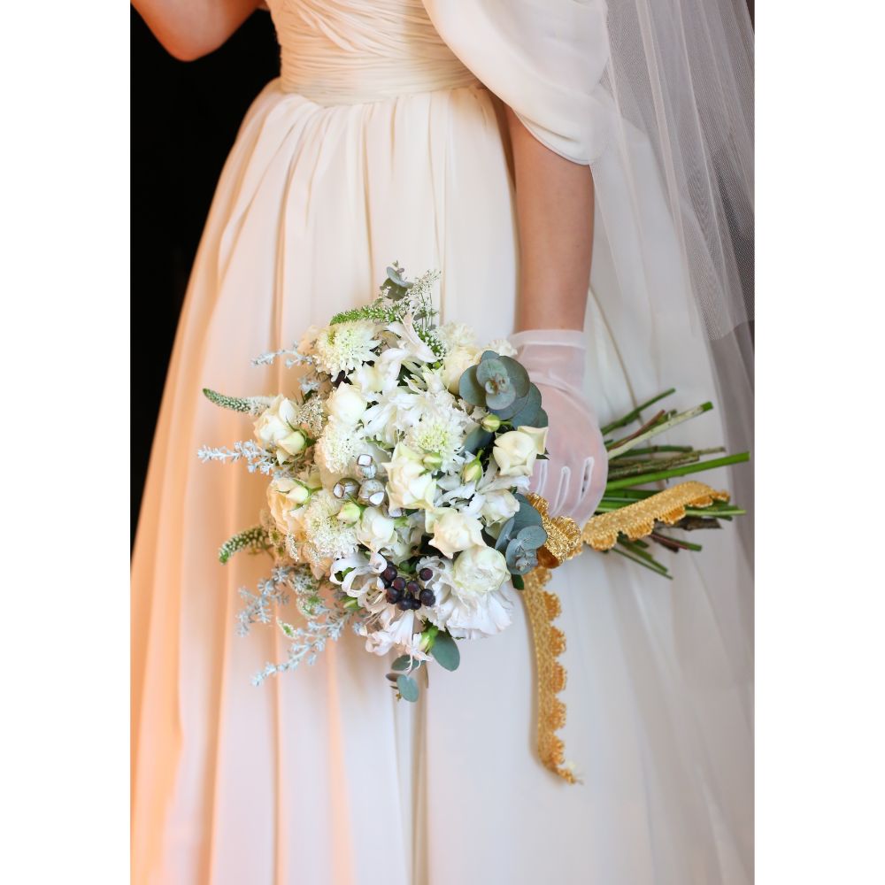 【生花】クラッチブーケ(ブートニア付き) 【結婚式 フラワー 生花 ブーケ ブートニア オーダーメイド】