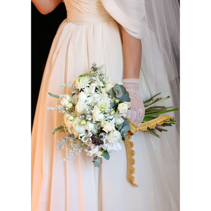 【生花】クラッチブーケ(ブートニア付き) 【結婚式 フラワー 生花 ブーケ ブートニア オーダーメイド】