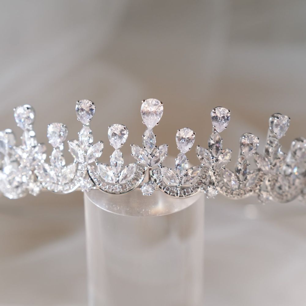 【ヘッドドレス】ティアラ ジルコニア ブライダルヘッドドレス シルバー w36-ti37【結婚式 ヘアアクセサリー】