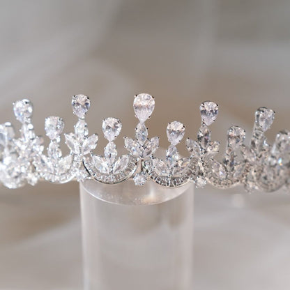 【ヘッドドレス】ティアラ ジルコニア ブライダルヘッドドレス シルバー w36-ti37【結婚式 ヘアアクセサリー】