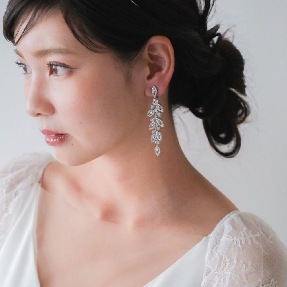 【イヤリング】ジルコニア ビジュー ブライダル シルバー w41-pe129【結婚式 ピアス イヤリング】