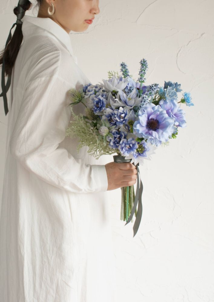 【造花】Natural-Garden 空色のクラッチブーケ 【結婚式 フラワー 造花 ブーケ ブートニア】