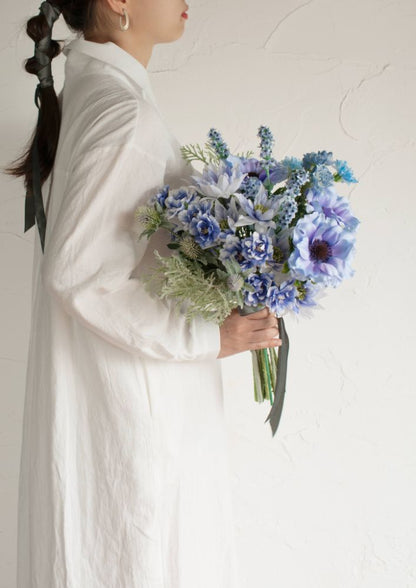【造花】Natural-Garden 空色のクラッチブーケ 【結婚式 フラワー 造花 ブーケ ブートニア】