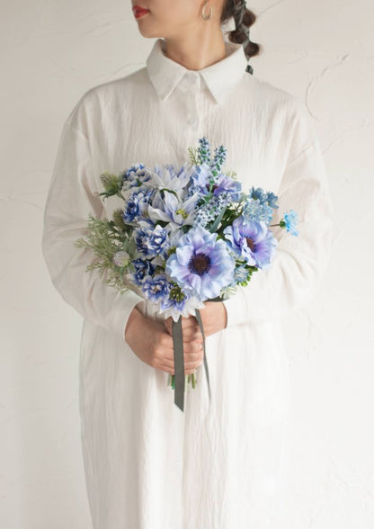 【造花】Natural-Garden 空色のクラッチブーケ 【結婚式 フラワー 造花 ブーケ ブートニア】
