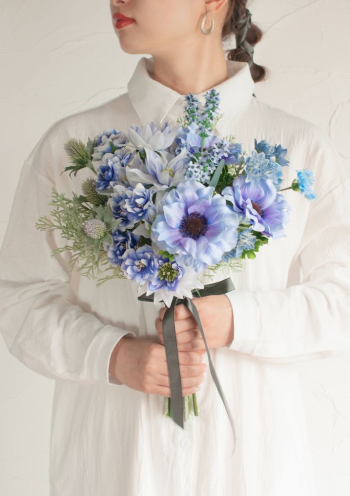 【造花】Natural-Garden 空色のクラッチブーケ 【結婚式 フラワー 造花 ブーケ ブートニア】