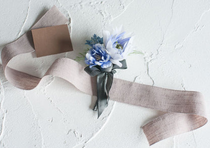 【造花】Natural-Garden 空色のクラッチブーケ 【結婚式 フラワー 造花 ブーケ ブートニア】