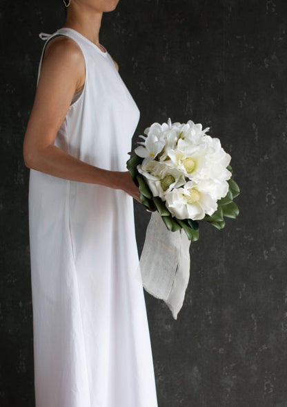 【造花】Elegant-Modern マグノリアのクラッチブーケ 【結婚式 フラワー 造花 ブーケ ブートニア】