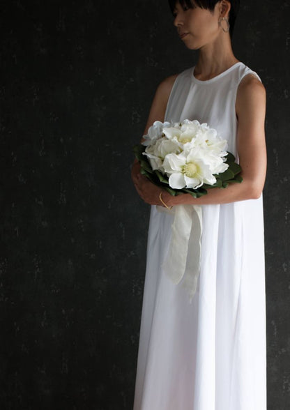 【造花】Elegant-Modern マグノリアのクラッチブーケ 【結婚式 フラワー 造花 ブーケ ブートニア】