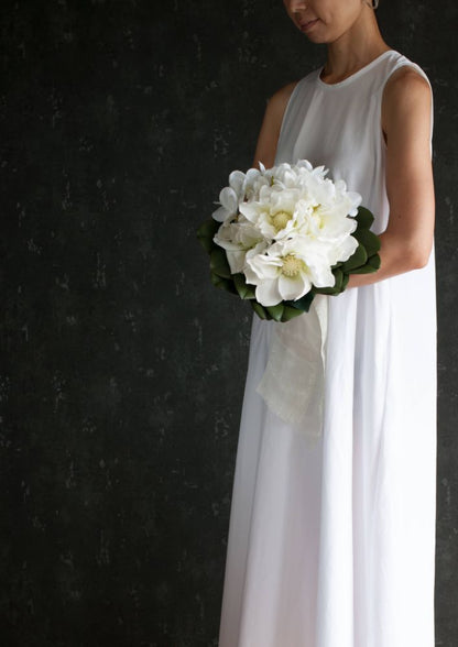【造花】Elegant-Modern マグノリアのクラッチブーケ 【結婚式 フラワー 造花 ブーケ ブートニア】