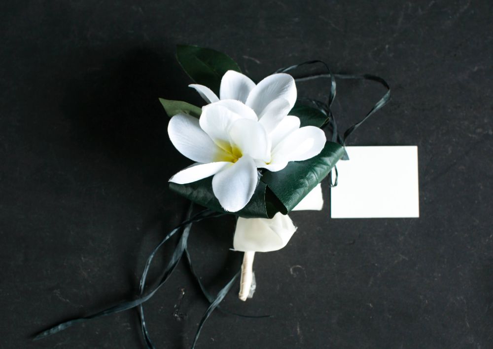 【造花】Elegant-Modern マグノリアのクラッチブーケ 【結婚式 フラワー 造花 ブーケ ブートニア】