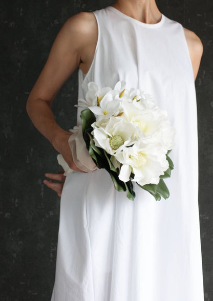 【造花】Elegant-Modern マグノリアのクラッチブーケ 【結婚式 フラワー 造花 ブーケ ブートニア】