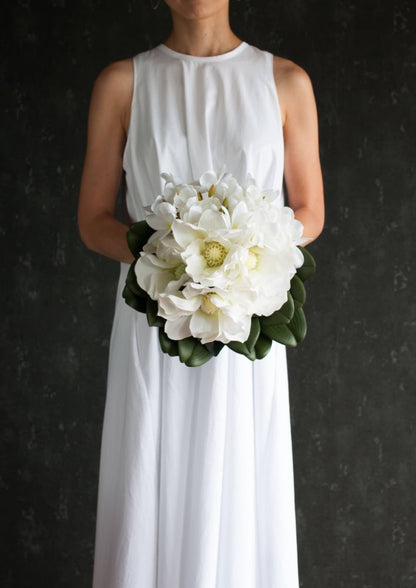 【造花】Elegant-Modern マグノリアのクラッチブーケ 【結婚式 フラワー 造花 ブーケ ブートニア】