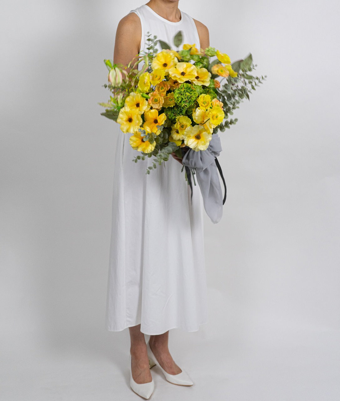 【造花】輝くイエローとグレーの遊び心のあるブーケ 【結婚式 フラワー 造花 ブーケ ブートニア】