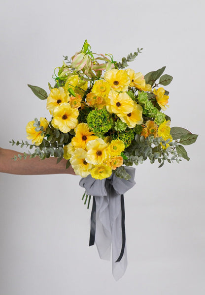 【造花】輝くイエローとグレーの遊び心のあるブーケ 【結婚式 フラワー 造花 ブーケ ブートニア】