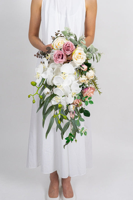 【造花】大人スイートなコチョウランのブーケ 【結婚式 フラワー 造花 ブーケ ブートニア】